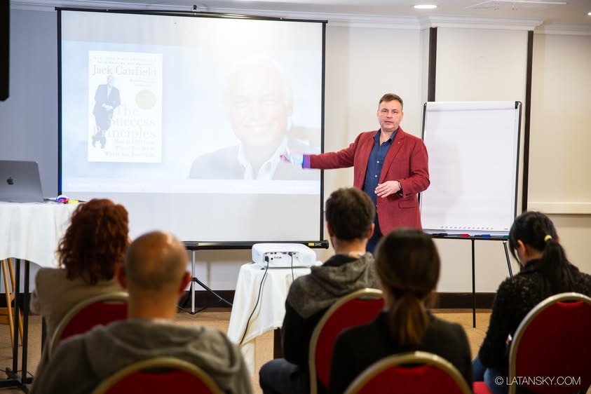 Mykola Latansky teaching a seated group in Budapest
