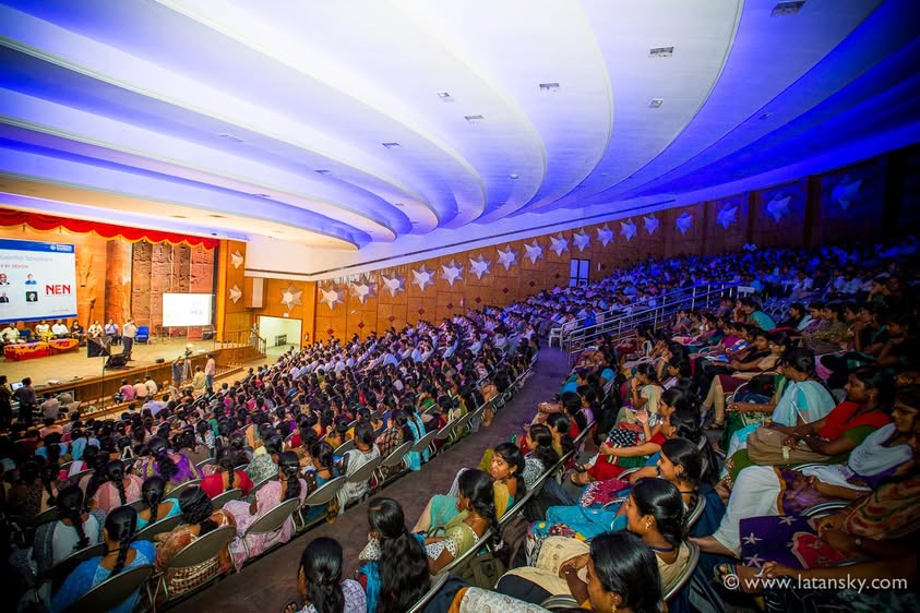 A wide view of the filled auditorium during Mykola Latansky’s appearance at Saveetha University